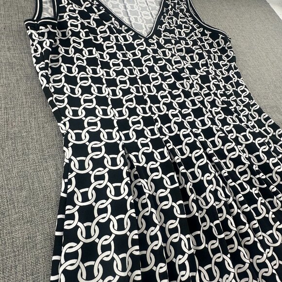 Max Studio Sleeveless A-Line Dress XS Black White V-Neckline Chain Link‎ Pattern - Picture 4 of 10
